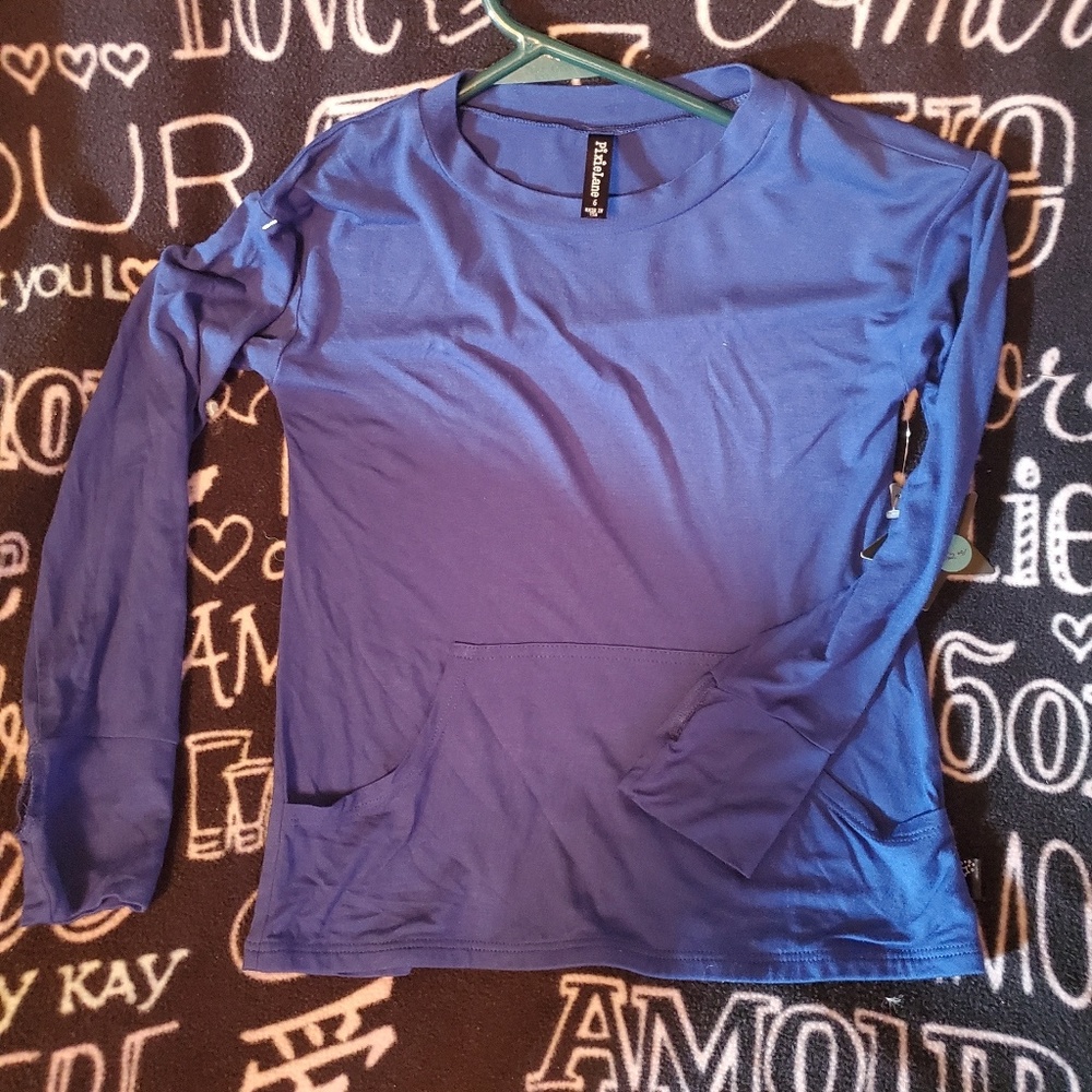 Pixielane brand pocket tee with thumb holes